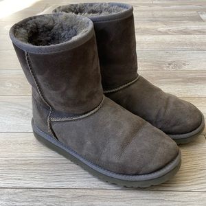 Ugg womens classic short II sz 5 gray uggs boots